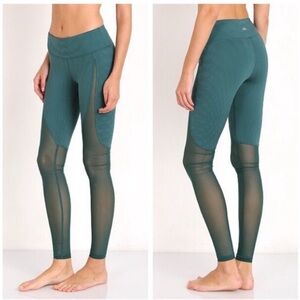 ALO Motion Mid Rise Green Mesh Leggings Size small‎